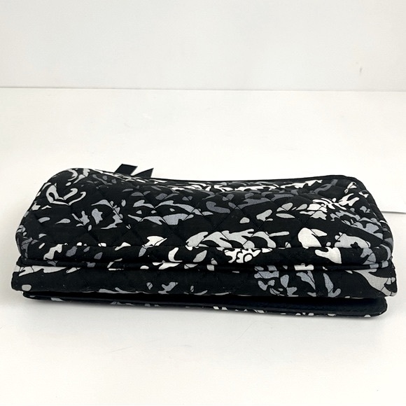 Vera Bradley Crossbody Black Paisley RFID Wallet Clutch Wristlet New With Tags - Picture 3 of 9